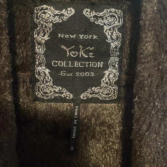 Vest - Picture 2 of 7